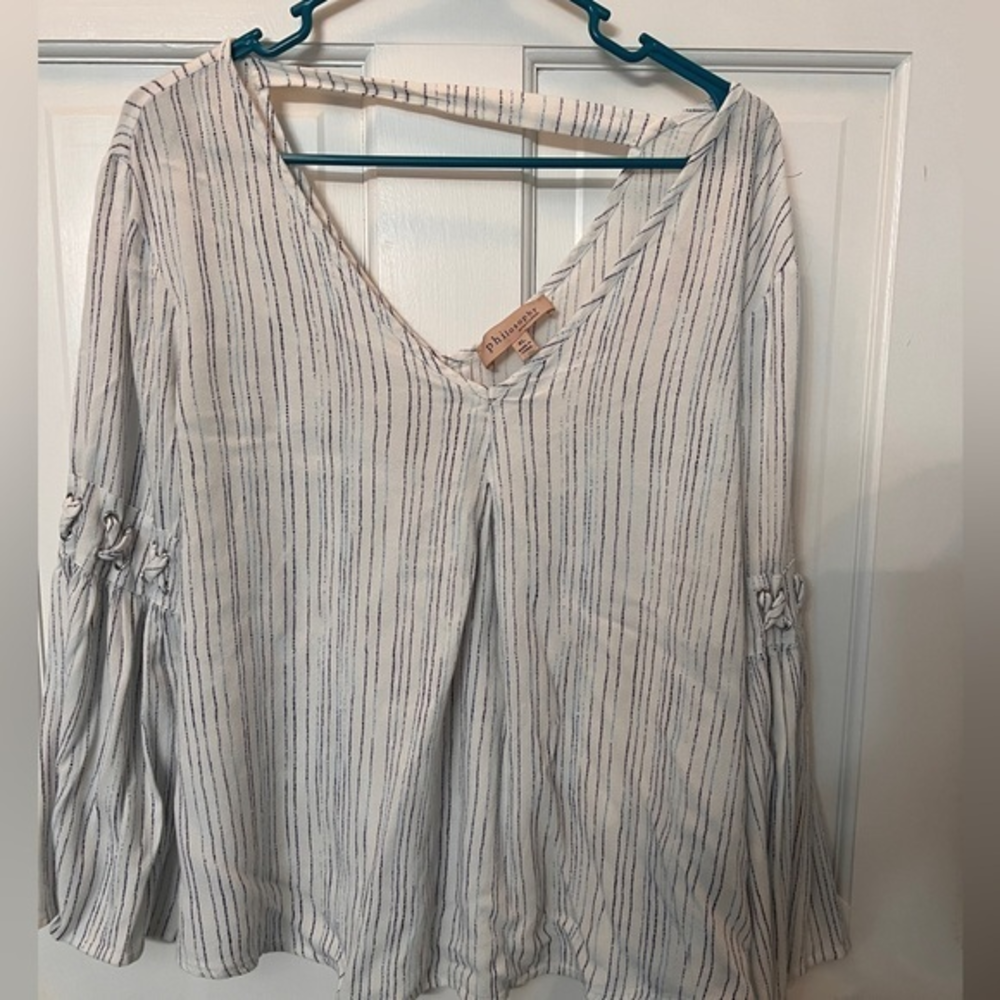 Philosophy Republic Clothing Womens XL in white and blue. 3/4‎ length sleeves.